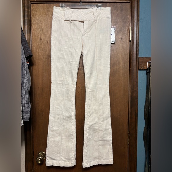 UO NWT Tony Belted Corduroy Mid Rise Flare in Cream Size 8 - Picture 6 of 9